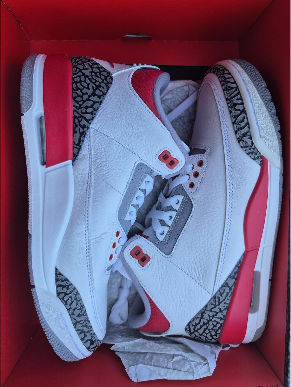 Air Jordan 3 Retro Mid Fire Red brand new in damaged box 8 M